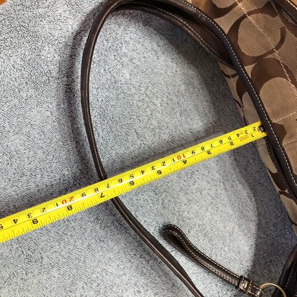 Coach purse large very gently loved rotating closet great deal❤️ - Picture 12 of 17